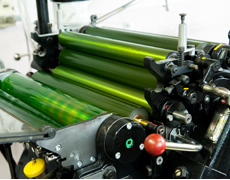 ハイデルベルグ社製活版印刷機「プラテン」を使用